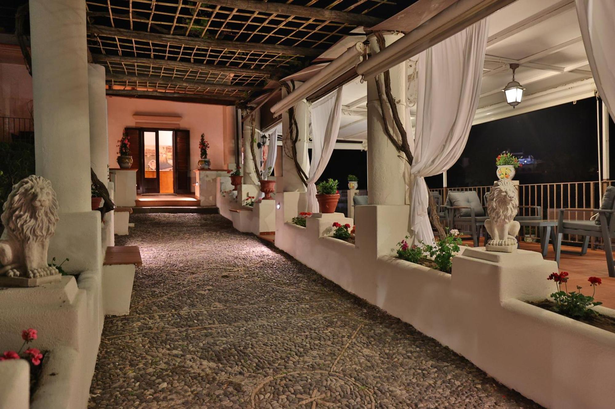 Hotel Villa Cute - Hvc Lipari  Exteriör bild