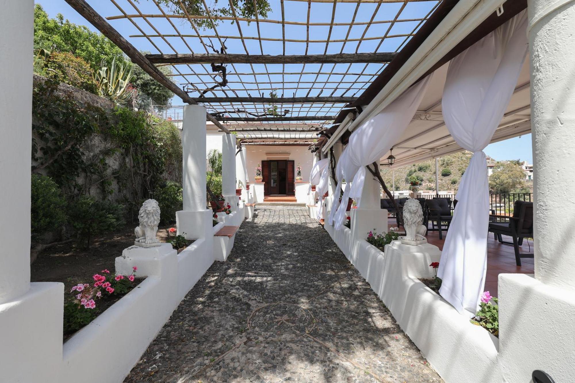 Hotel Villa Cute - Hvc Lipari  Exteriör bild